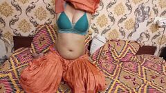 Afspelen Indian Step-Mom's natte poesje in hardcore xxx video met Hindi-stem