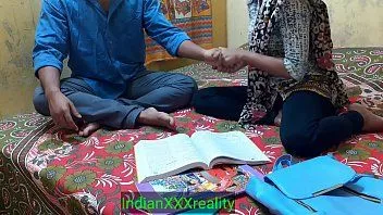 play Kavita pelajar India terbaik yang pernah bercinta dan bercinta dengan masterjinya dengan suara hindi yang jelas