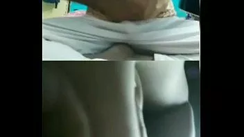 Oynat Bölüm 1: bir şarkıcı kilitleme sırasında horoz ve eşek ile bir Hint cam kız memnun