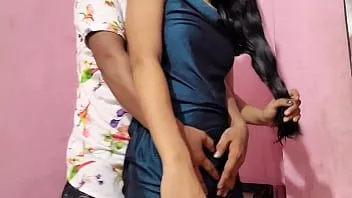Putar Bhabhi buatan sendiri di fuck rendah di kantor