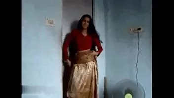 Afspelen Indiaas meisje geneukt door haar buurman hete sex hindi amateur cam