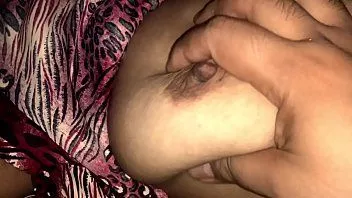চালান দেশী ভাবীর বড় মাই আর পাছা চেপে ধরলাম
