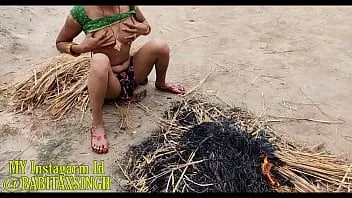 Abspielen Indische Bäuerin Make-up im Feld Hardcore schmerzhafter Sex klare Hindi-Stimme