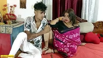 再生 インドの新しい継母と十代の少年の熱いxxxセックス！継母をファック