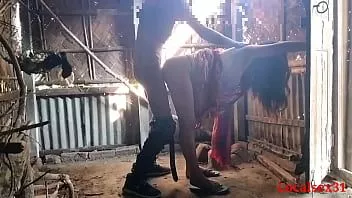चलाएँ लाल साड़ी पत्नी घर के बाहर मुख-मैथुन (आधिकारिक वीडियो localsex31 द्वारा)