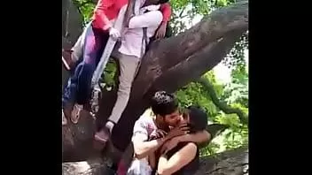 play Les étudiants indiens s'aiment pendant les pauses à l'université!
