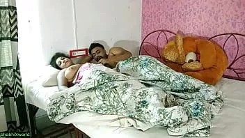 再生 インドのセクシー妻がオフィスの上司と秘密セックス！熱いセックス