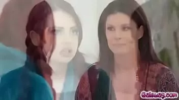 Reproduzir A madrasta não resiste à enteada e faz com que ela coma a buceta enquanto ela esfrega no rosto!