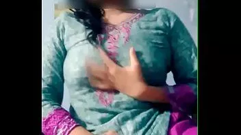 चलाएँ असंतुष्ट भारतीय कॉलेज किशोरी वेबकैम पर खुद को संतुष्ट कर रही है! सुपर हॉट देसी लड़की बड़े स्तन दिखा रही है