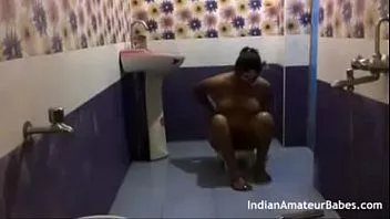 चलाएँ सेक्सी एमेच्योर भारतीय बेब नहाते हुए - उसे एडल्टफनकैम पर देखें। कॉम