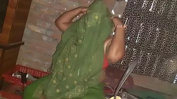 Reproduzir Indiana gostosa e sexy desi bhabhi feita secretamente por ela com um desi boy