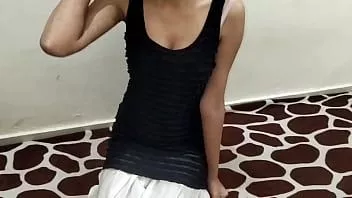 play Desi Hint kız ko çikolata dekar ilk kez adım kardeş ne ​​choda ile Hintçe ses