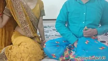 Putar Ayah mertua tiri memuaskan dahaga nafsunya dengan mendandani menantu perempuannya yang masih kecil