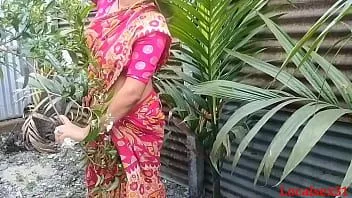 Reproduzir Bengali desi bhabhi ao ar livre chudai devar ke saath red saree main (vídeo oficial de localsex31)