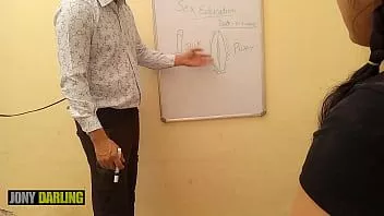 Reproduzir Professora indiana xxx ensina seu aluno o que é buceta e pau, conversa suja hindi clara por jony querido
