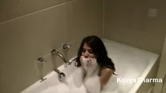 play Sesi Masturbasi Kamar Mandi Beruap Ibu Rumah Tangga Gujarati Kinky Kavya dalam Audio Hindi Kotor
