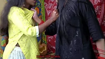 play বাবা তার দুই (2) মেয়েকে শাস্তি দেয় এবং চোদা দেয় বড় মেয়ে এবং ছোট মেয়েকে, মেলায় বাবার নিজের তাঁবুর ভিতরে, স্পষ্ট হিন্দি কণ্ঠে