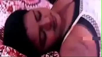 Jouer Indien oncle femme sweta baisée par société garçon