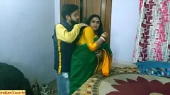 play Desi MILF Krishna en vriend's hete 18-jarige Indiase tiener poesje neuken webserie