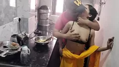 Reproducir Desi Bhabhi's Passionsed Kitchen Romp: Cumshot y Creampie Delight