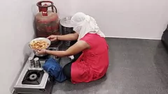 Odtwórz Desi Village Vixen dostaje twardą kremową i głęboką akcję gardła