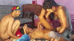 play Podwójne kłopoty: Dwóch facetów i dwie dziewczyny w gorącym indyjskim gangbang!