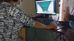 Putar MILF Amatir Nyata menjalankan kantor Direktur untuk mengunggah XVIDEOS