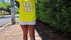 Abspielen Heiße Latina -Frau wird im brasilianischen Dschungel wild