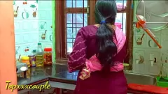 play देसी भाभी को पकड़ा गया! रसोई में कट्टर नौकरानी बकवास