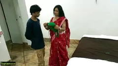 Abspielen Hindi Milf Bhabhi & indischer BH -Vertriebsjunge in intensiver interracialer Begegnung