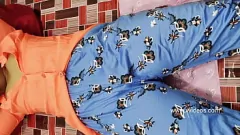 Afspelen Desi Vriendin's poesje gered: ruwe seks met nat, geschoren poesje en intense creampie