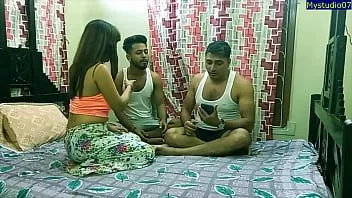 Abspielen Indische heiße xxx Schwester echter Sex zu dritt mit zwei Cousinenbruder !! mit klarem Dirty-Audio