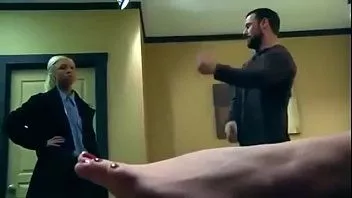 play * امرأة شرطية تحاول إلقاء القبض على ص.