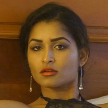 अभिनेता Maya Rati